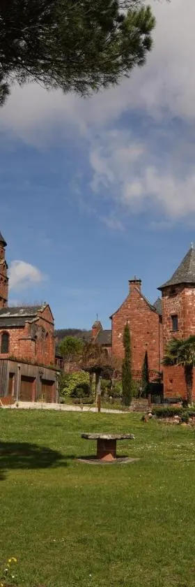 Château de Vassinhac chambres d'hôtes Collonges la rouge，位于科隆热的酒店
