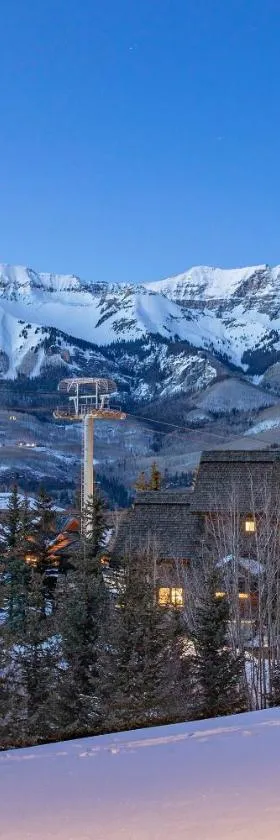 2BR Mountain Lodge Luxury Skiin out Best Amenities，位于特柳赖德的酒店