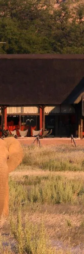 Hobatere lodge，位于Otjovasandu的酒店
