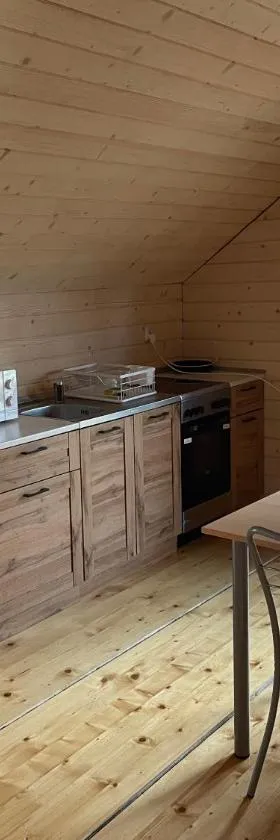 Sosnowy Domek Piętro，位于Graboszyce的酒店