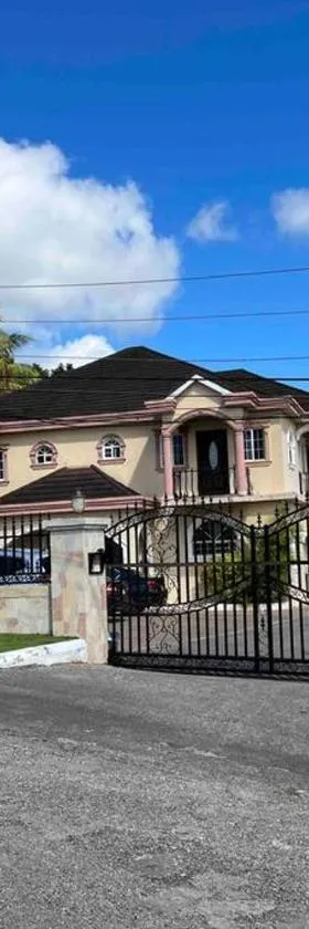 Mandeville Vacation Home，位于曼德维尔的酒店