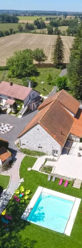 L'Anagramme, chambres, table d'hôtes et gîte pour adultes, naturistes ou non !，位于Cindré的酒店