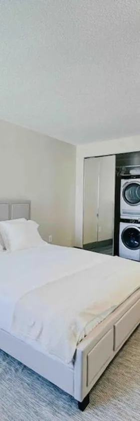 The Hartford Skyline - Stylish Downtown Condo with Wifi Gym，位于哈特福德的酒店