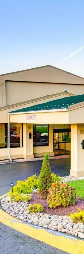 匹兹堡康福特茵酒店会议中心，位于丘吉尔的酒店