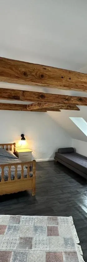 Attic Room，位于科瑟的酒店