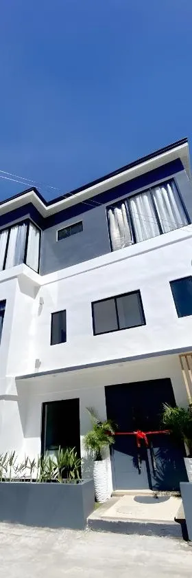 NEW Modern Suite near Airport & Beach，位于Sudtungan的酒店