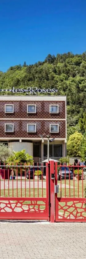 Hôtel Les Trois Roses, Meylan Grenoble，位于梅朗的酒店