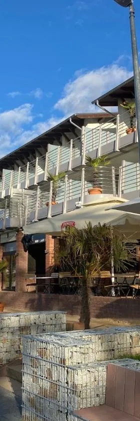Pensjonat Długie Nowicki Rooms & Apartments，位于Długie的酒店
