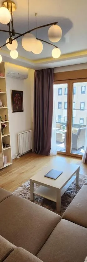 APARTMAN FLORENCE，位于Mirijevo的酒店