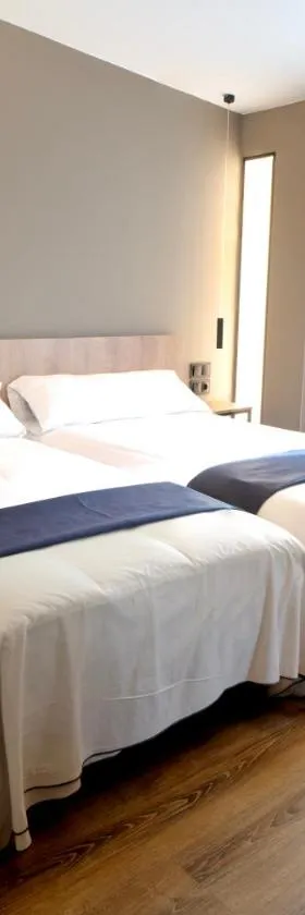 HOTEL RIO LEA，位于Castro de Rey的酒店