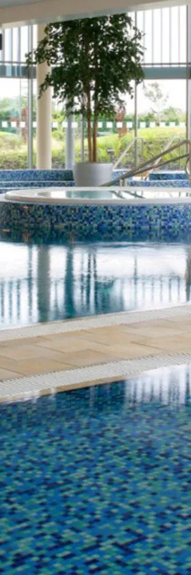 Pillo Hotel & Leisure Club，位于阿什本的酒店
