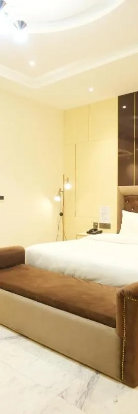 Lime Tree Hotel and Banquet Greater Noida，位于大诺伊达的酒店