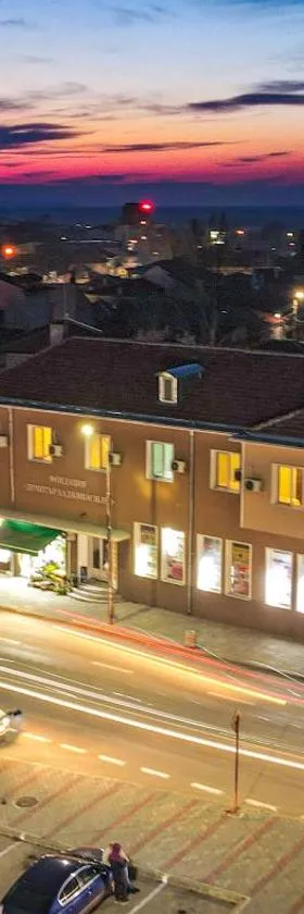 Пансион - Димитър Хадживасилев，位于斯维什托夫的酒店
