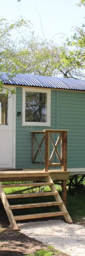 The Woodpecker shepherd hut，位于Elmswell的酒店