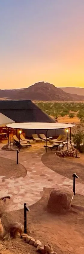 Twyfelfontein Adventure Camp，位于Khorixas的酒店