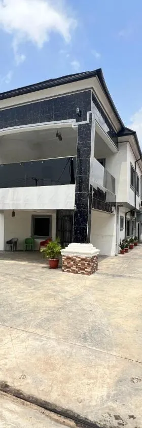 CampDavid Luxury Apartments Ajao Estate Airport Road Lagos 0 8 1 4 0 0 1 3 1 2 5，位于拉各斯的酒店