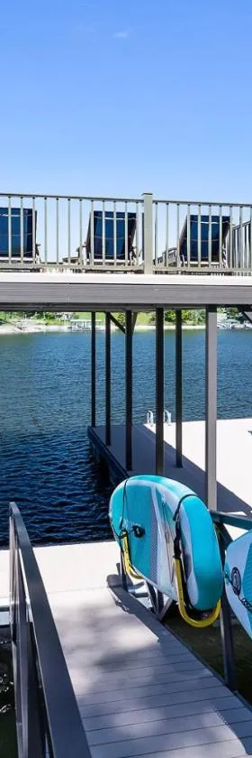 New Home, Dock, Home Theatre Projector, Hot Tub, Fire Pit, Kayaks，位于Winchester的酒店