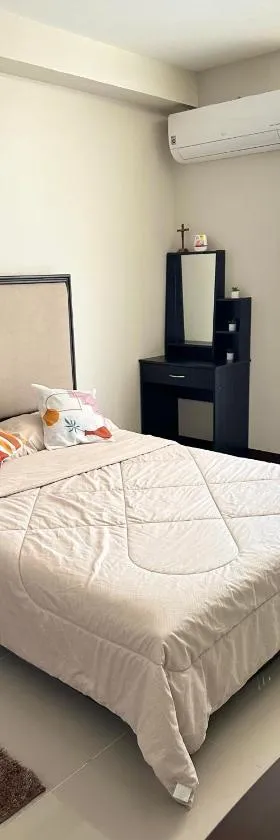 Condo Stay at Saekyung Looc，位于Lo-oc的酒店