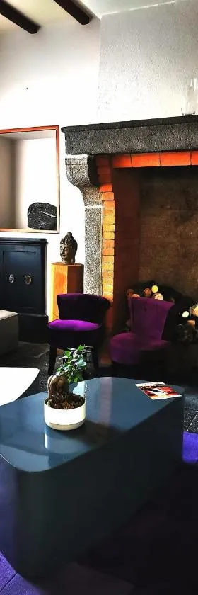 Chez Kahina ancien hôtel Robert，位于Giat的酒店