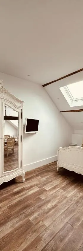 Studio 3 du SPA Célinie，位于Warcq的酒店
