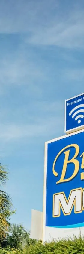 比拉邦汽车旅馆，位于汤斯维尔的酒店