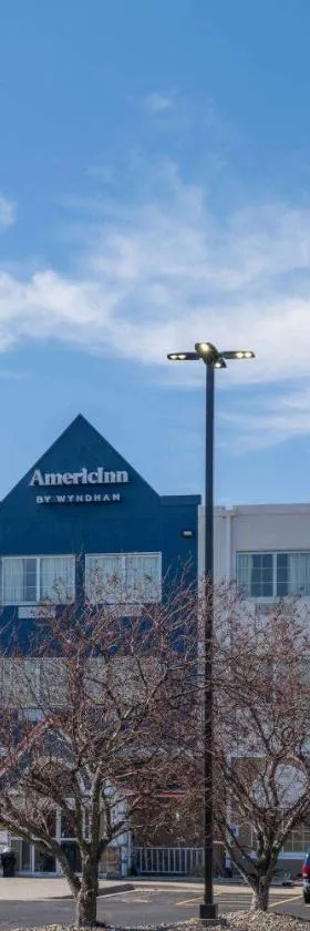 AmericInn by Wyndham Cedar Rapids North，位于锡达拉皮兹的酒店