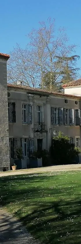 Gîte de l'Abbé 8 à 10 personnes，位于Lempaut的酒店