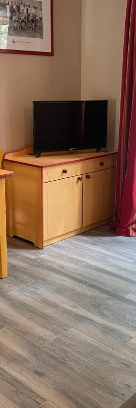 Appartement rénové 1 chambre pour 4 personnes à Cassen，位于Cassen的酒店
