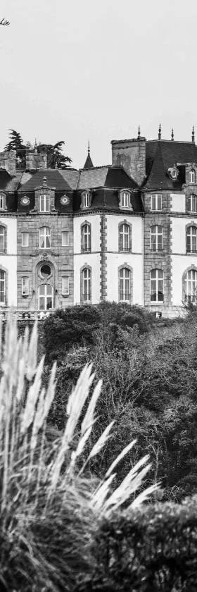 Un appartement au château de Locquéran Finistère，位于普卢伊内克的酒店
