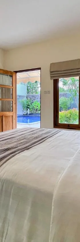 Roots Hotel Senggigi，位于Lajor的酒店