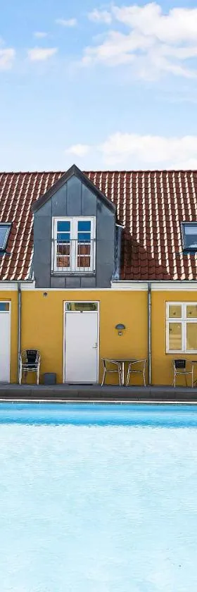 Holiday Apartment With Pool On Bornholm，位于古兹耶姆的酒店