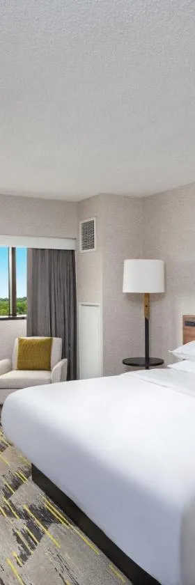 Sheraton Edison，位于爱迪生的酒店
