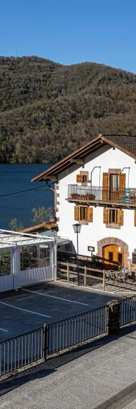 Hostal Etxeberri，位于Eugi的酒店