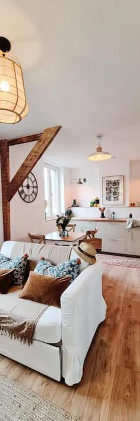 Le Beffroi : appartement cosy en cœur de ville，位于阿尔芒蒂耶尔的酒店