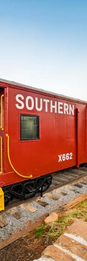 James Station Train Caboose with River Views，位于林奇堡的酒店