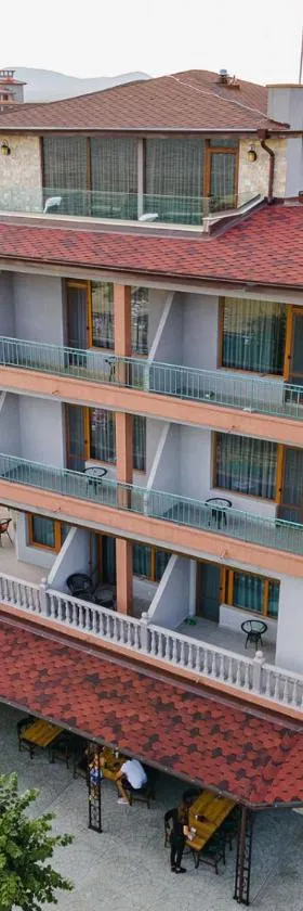 Lecardo Hotel，位于阿赫洛伊的酒店
