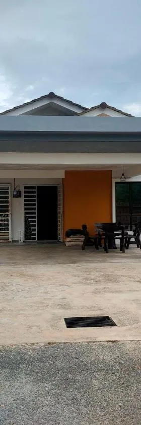 Adam Homestay Besut，位于Kampung Raja的酒店