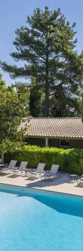 Hôtel la Magnaneraie，位于阿维尼翁新城的酒店
