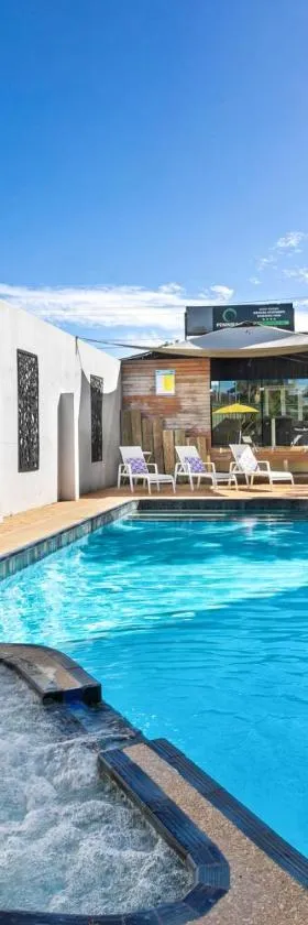 Peninsula Nelson Bay Motel and Serviced Apartments，位于尼尔森湾的酒店