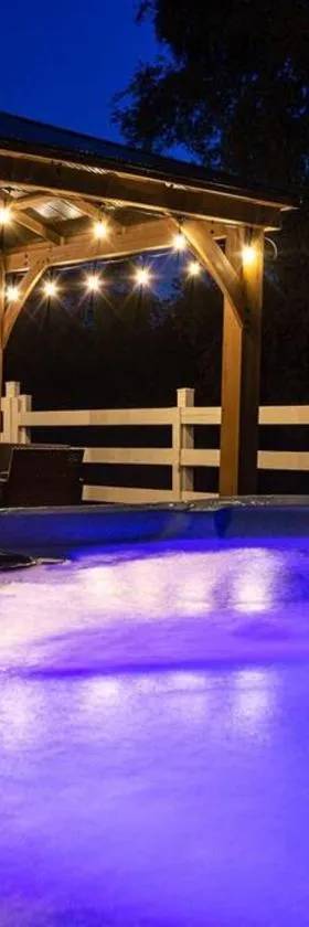 Sunset Villa w/view & Hot tub@Yosemite & Bass Lake，位于奥克赫斯特的酒店