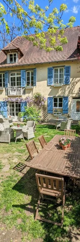 Sous le Chateau，位于Jumilhac-le-Grand的酒店