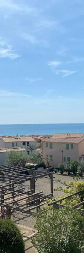 Magnifique appartement Duplex vue sur la mer，位于弗勒里的酒店