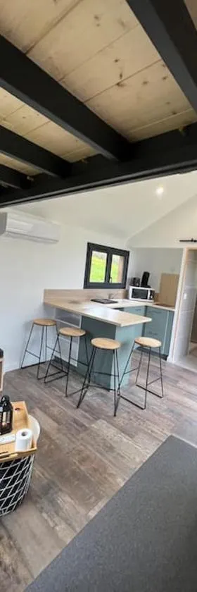 Tiny House L’œil des Dômes，位于Saint-Pierre-le-Chastel的酒店