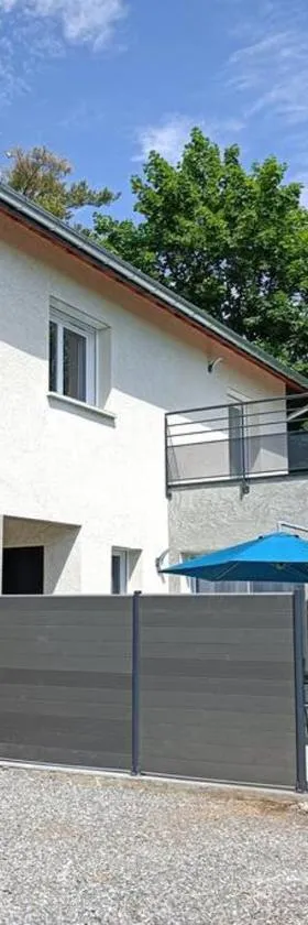 Villa Côté Charance Pelleautier，位于Pelleautier的酒店