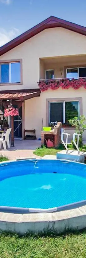 My Parents Guest House，位于Petrovec的酒店