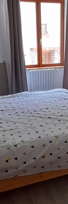 Chambre à louer à la nuitée，位于琴山朗勒堡的酒店