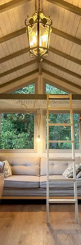 Jolie Tiny House sous les Grands Arbres，位于绍莱的酒店