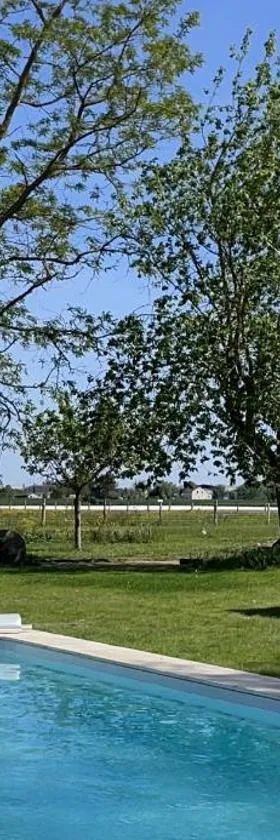 Gite au gré de la Loire piscine et spa，位于Saint-Mathurin的酒店