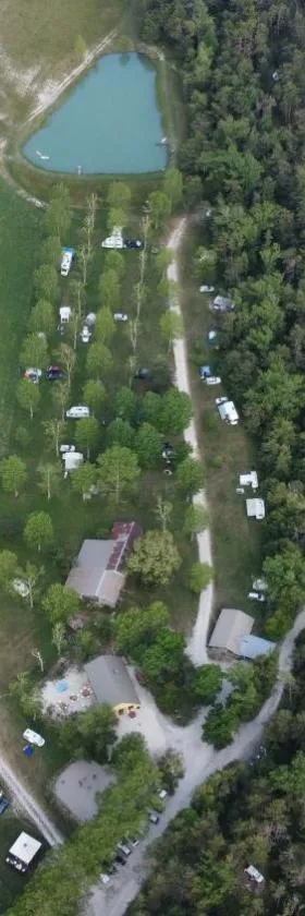 Camping du Villard，位于Thorame-Basse的酒店