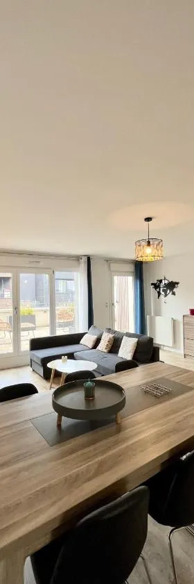 Amsterdam - Bel appartement，位于Bezannes的酒店